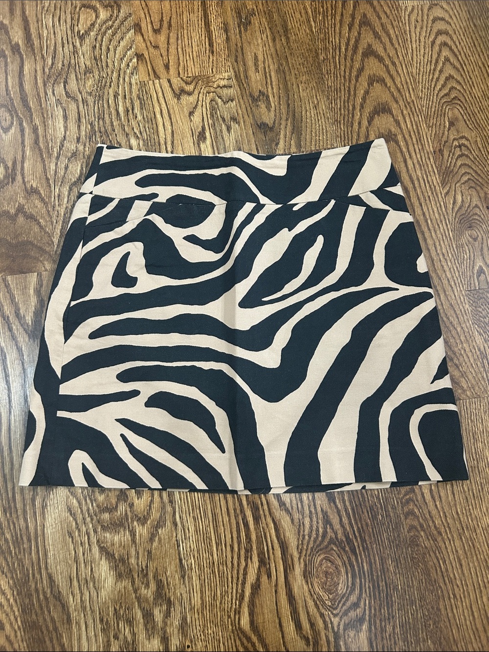 LOFT Black and Beige Zebra Print Mini Skirt. Size 2. Excellent Condition